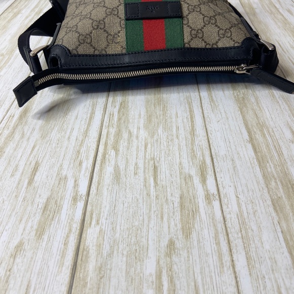GUCCI GG SUPREME MONOGRAM WEB MESSENGER BAG - Picture 7 of 10